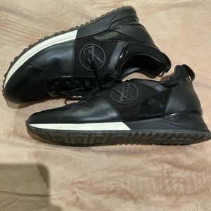 Authentic Louis Vuitton Women’s Shoe Black & White